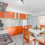 Natasa Apartman *